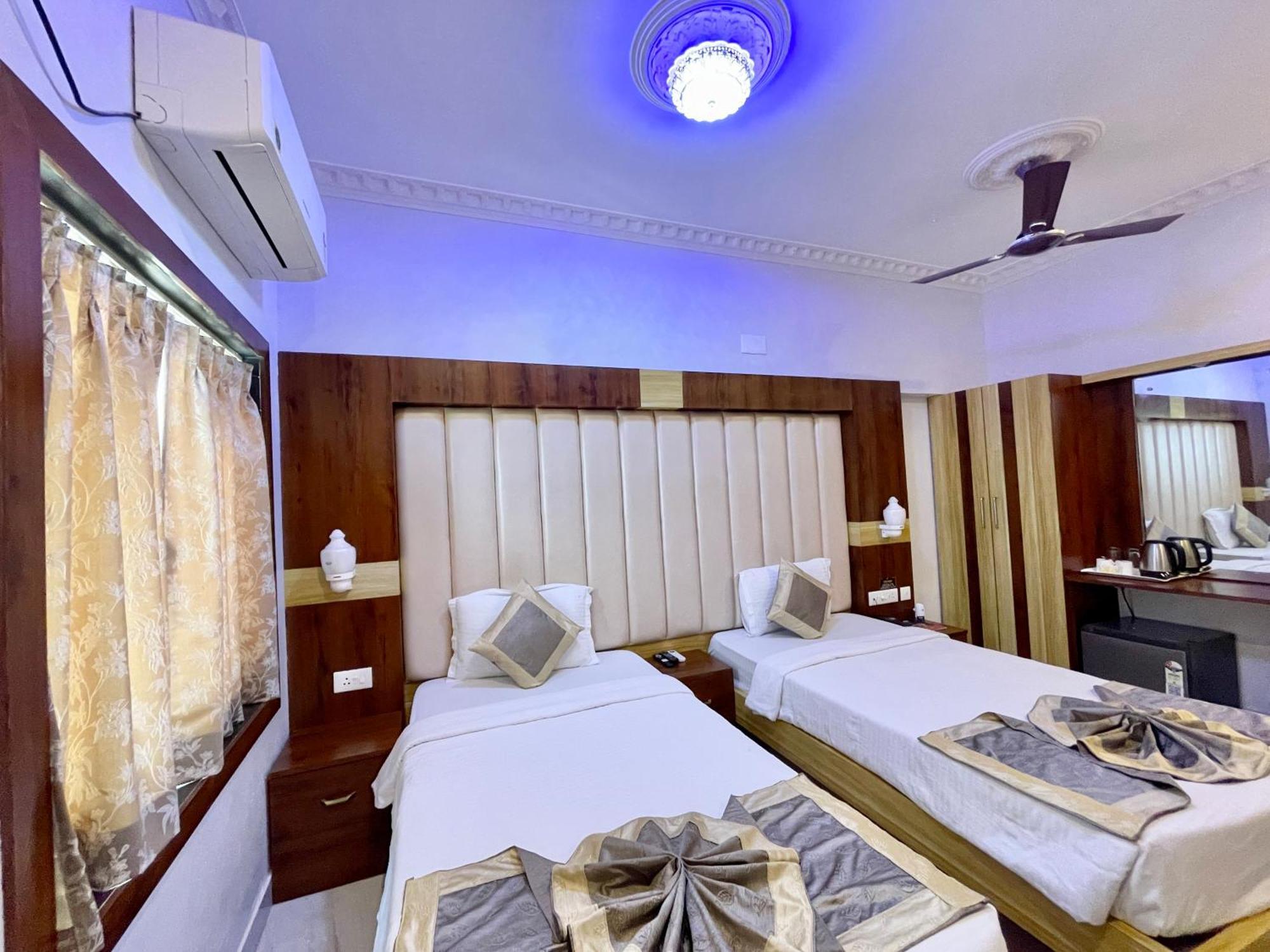 Hotel A One ! Puri, Breakfast Included- Swimming-Pool, Near Sea-Beach-And-Temple, Fully-Air-Conditioned-Hotel With-Lift-And-Parking-Facility - 1 Exterior photo